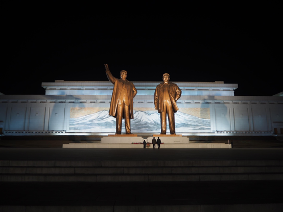兩位北韓領袖大銅像