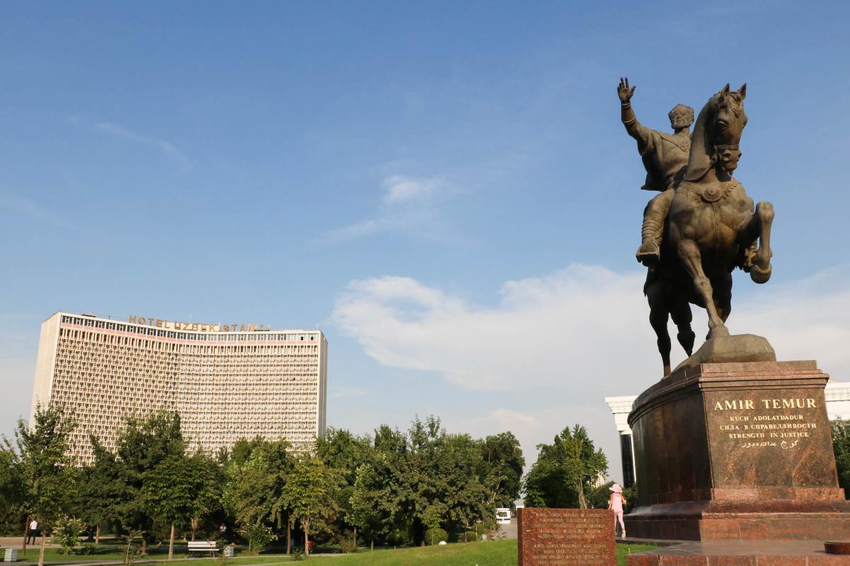 Uzbek-Timur Statue