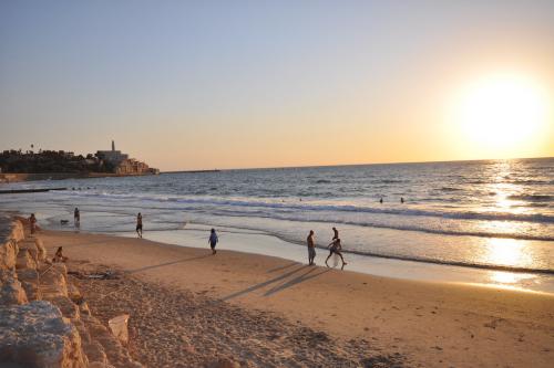 Israel-tel-aviv-beach-02