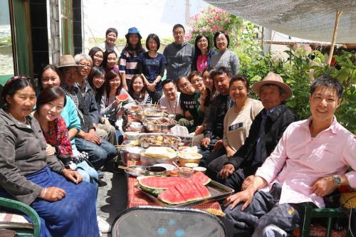 tibet-family-dinner (1)