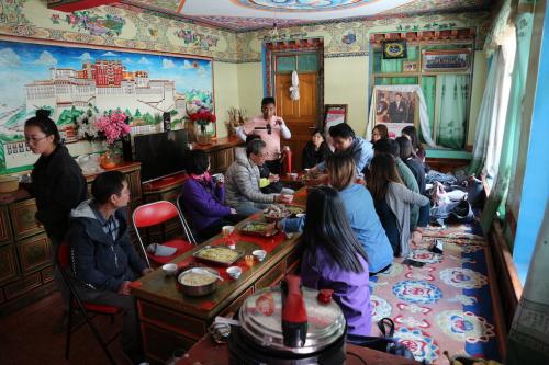 tibet-home-dinner
